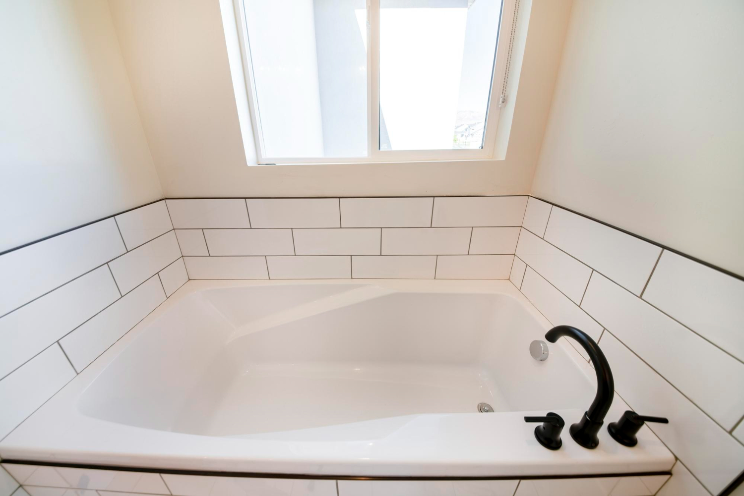 Top-10 Reasons to Choose the Best Bathtub Refinishing Services in Lafayette, IN