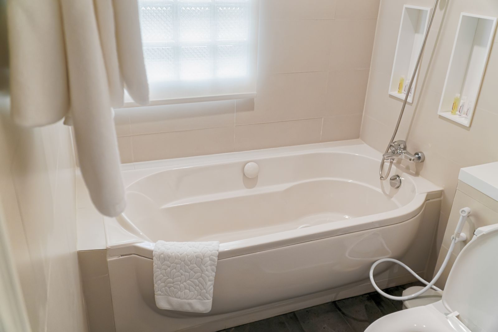 How to Choose the Best Tub Reglazing Services in Lafayette