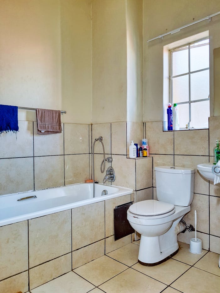 pexels-photo-20791681 A bathroom with a toilet, tub and sink
